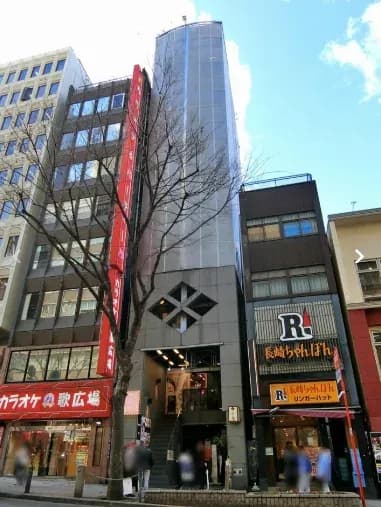道玄坂から見た花菱ビルの外観